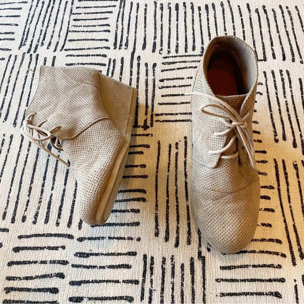 Unr8ted Beige Suede Suede Ankle Lace Up Wedge Boots 10